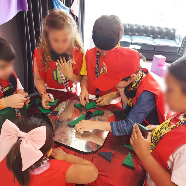 juego para cumpleaños Among Us