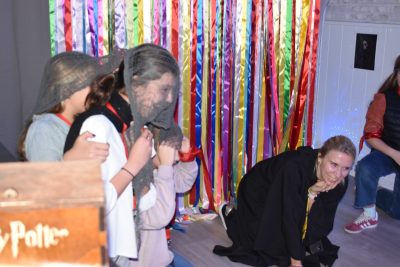 fiesta única con cluedo para adolescentes