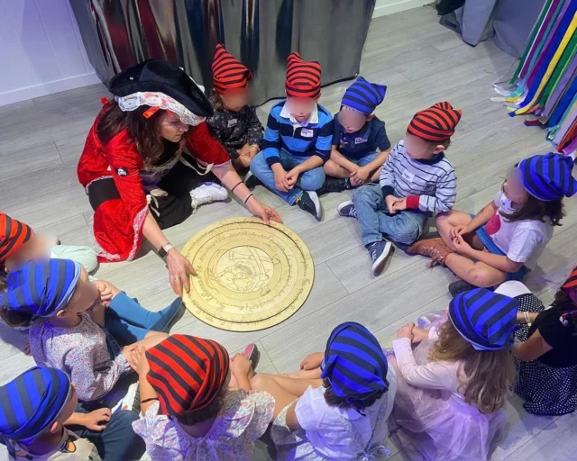 Gymkana para cumples infantiles “Piratas” 🏴‍☠️

En esta súper aventura los peques resolverán increíbles misterios y conocerán a los personajes más alucinantes de nuestra isla.

Un juego 100% inmersivo que no dejará de sorprender a los piratillas.

ℹ️Más info en: https://monkey-donkey.es/cumpleanos-pirata/
.
.
#madrid #pirates #pirata #cumple #cumpleañosinfantiles #cumplesinfantiles #game #actividadesinfantiles #niños #peques #juego #gymkana #likesforlike #liker #mondaymotivation