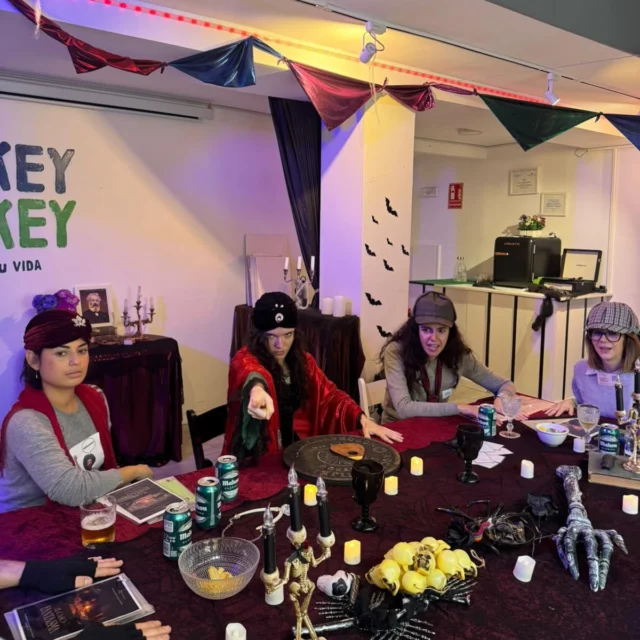 Cluedo Caso Fantasma

Un juego que os conectará con vuestro lado más espiritual y más divertido.
Nuestra médium hará de intermediaria entre vosotros y el fantasma de Lord Cornwell para que descubráis quién lo mató.

¿A qué esperáis para probar esta sesión paranormal?

ℹ️Más info: https://cluedosenvivo.com/el-caso-fantasma/

#cluedoenvivo #cluedo #juegoderol #cluedomadrid #cluedoenvivomadrid