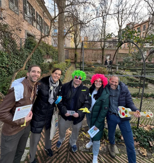 ¡Tú sí que viajas! La gymkana viajera perfecta para un teambuilding

Descubriréis los rincones del popular barrio de La Latina mientras realizáis divertidísimas pruebas inspiradas en el mundo de los viajes.

¡Reunid a vuestro equipo y preparaos para una experiencia única con actores en directo!

¡Además si vuestro equipo es internacional no os perdáis la opción del juego en inglés! 

ℹ️Más info: https://www.team-building.madrid/actividad/gymkana-para-empresas-tu-si-que-viajas/

#teambuildingevent #teambuildinggames #teambuilding #juego #gymkaba