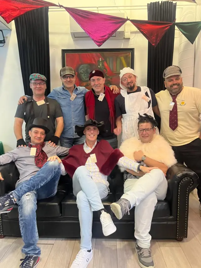El mejor plan con compañeros o amigos: Caso Fantasma 

Nuestros médiums sacarán vuestro lado mas espiritualmente gamberro con sus rituales. 

¿A qué esperáis para disfrutar de un juego donde vosotros seréis los protagonistas?

#cluedo #teambuilding #madrid